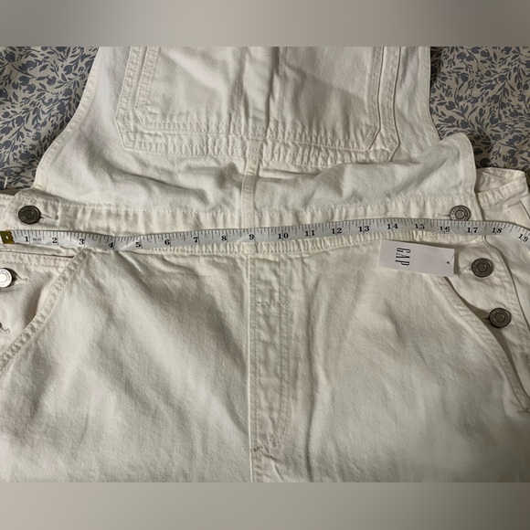 Gap women’s slouchy overalls, optic white large NWT - Picture 10 of 10